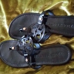 TORY BURCH BLACK SAMDLES FITS 8 1/2 TO 9. LOVENLY USED